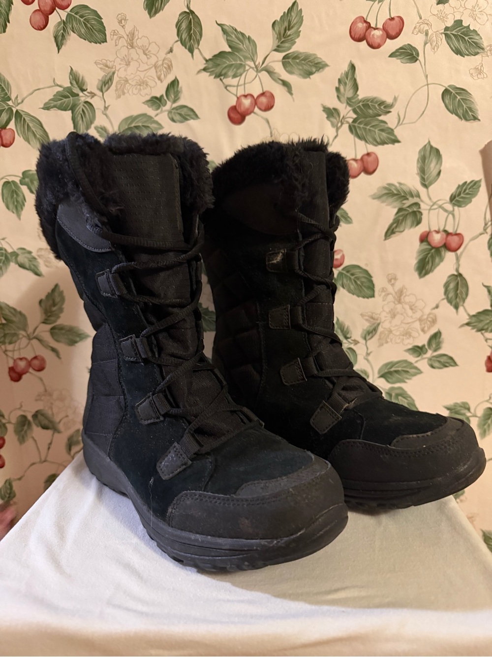 Columbia Black Fur-Trim Lace-Up Winter Boots